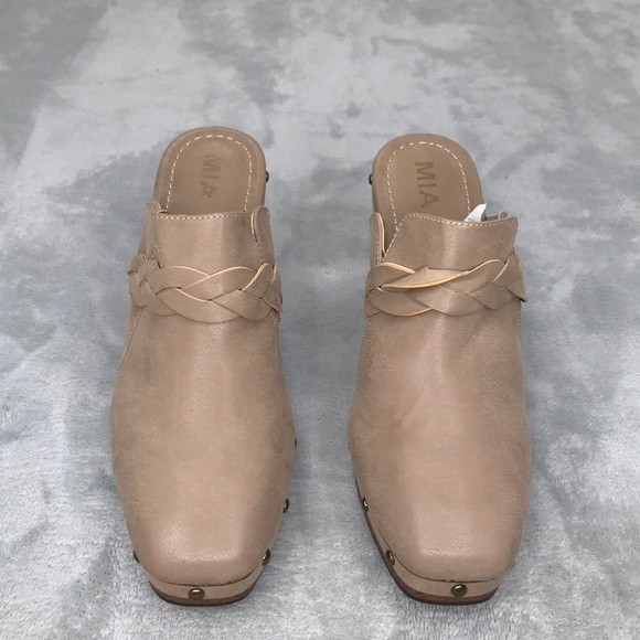 Mia Taupe Man Made Uppers Clogs Size 11 NWOT - Picture 1 of 11